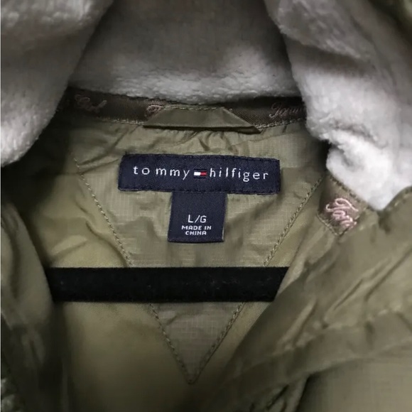 Tommy Hilfiger puffer jacket. Size Junior Girl L - Picture 4 of 6